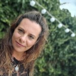 Kracsó Alexandra - Garden Girl