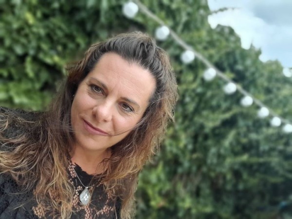 Kracsó Alexandra - Garden Girl