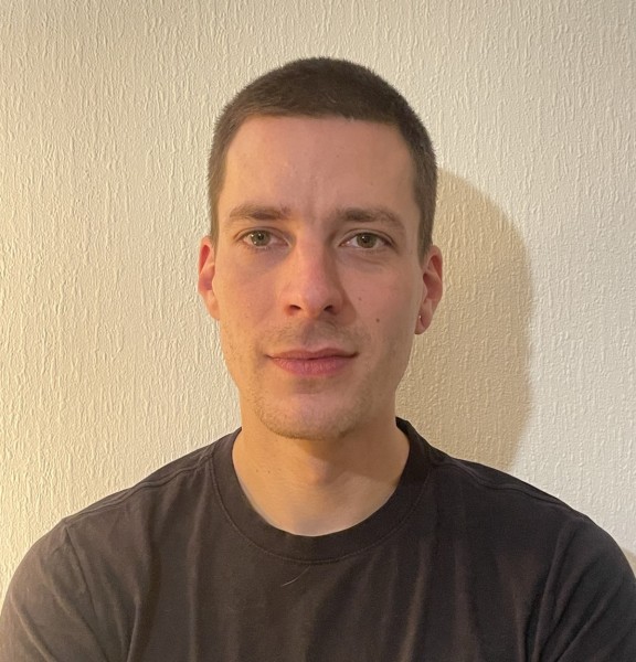 Kukely Péter villanyszerelő